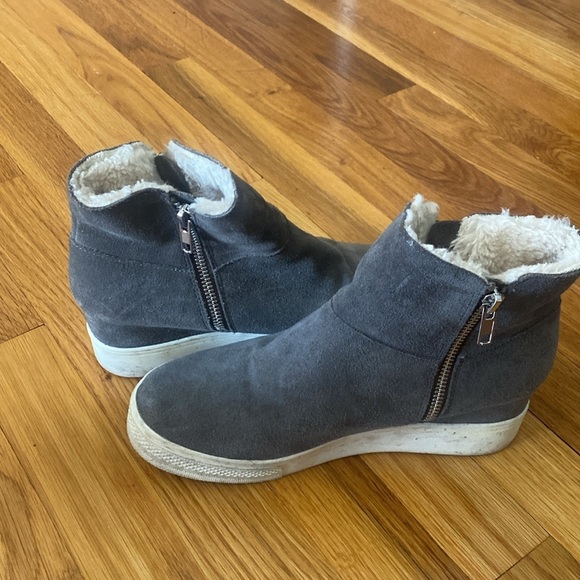 Steve Madden Women’s Fur Lined Slip On Wedge Sneakers Size 7 - Picture 4 of 9